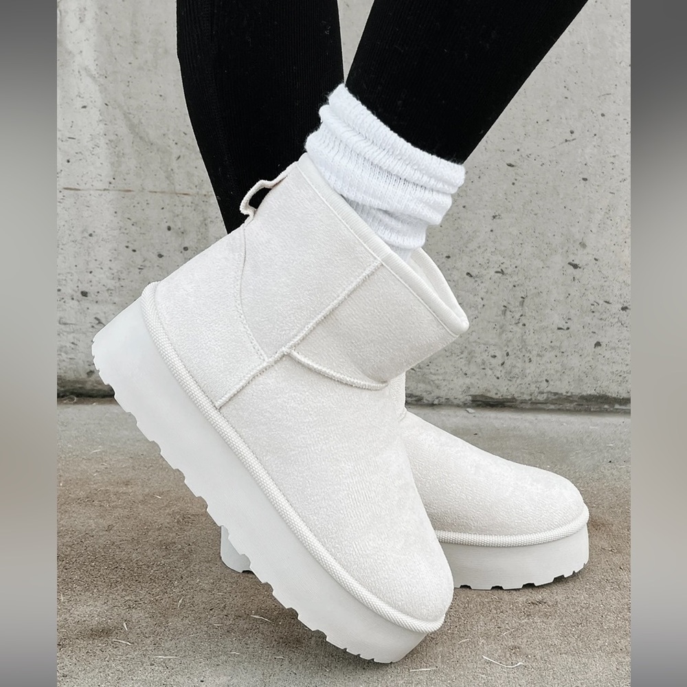 MINI PLATFORM BOOTIES FAUX FUR (OFF WHITE)